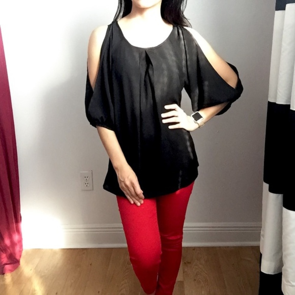Black Cold-Shoulder Loose Blouse